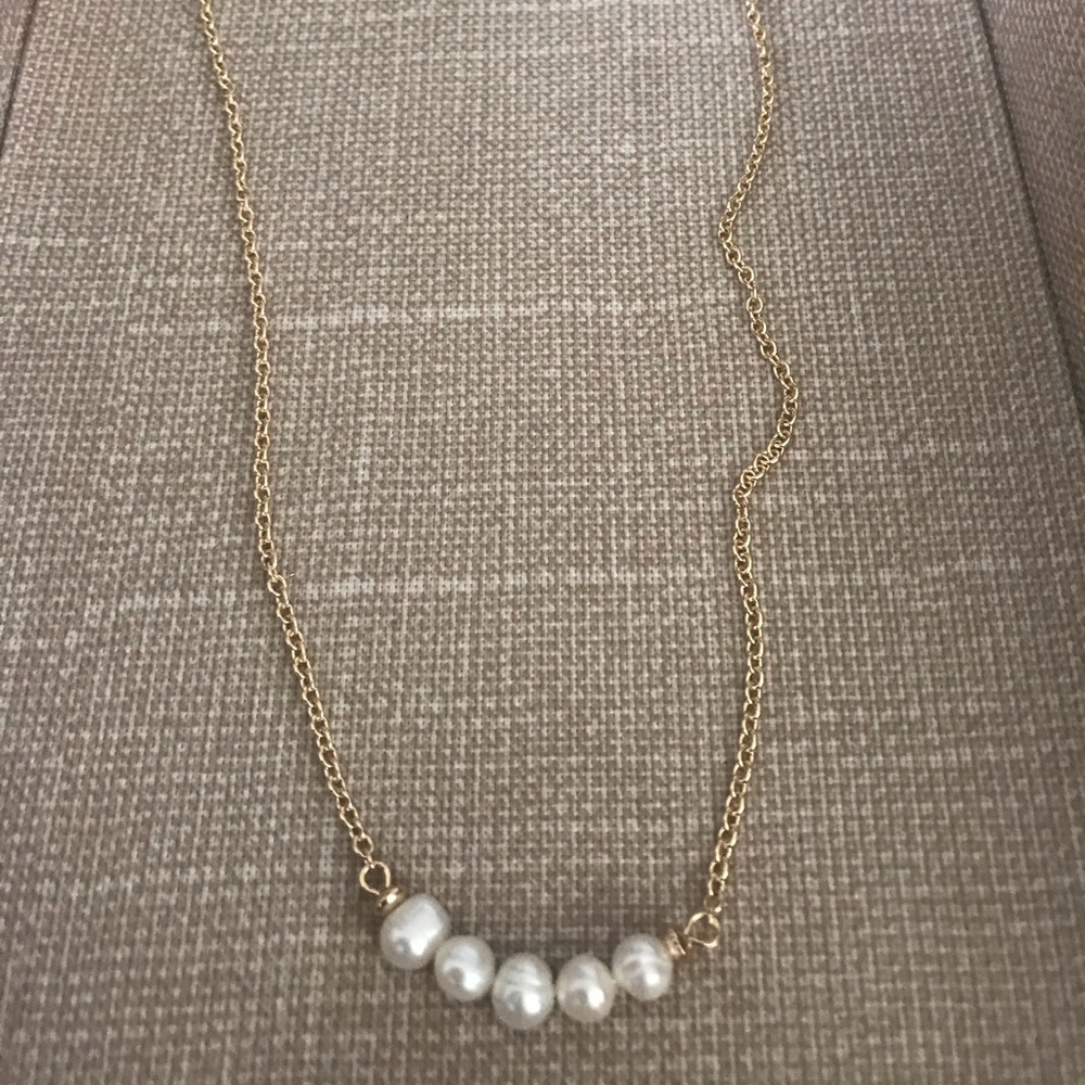 Delicate pearl necklace